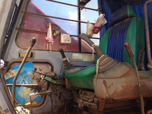 ขายครับ  HITACHI EX200-2 เครื่อง6BD1T ปั้มเดิมๆแรงๆ