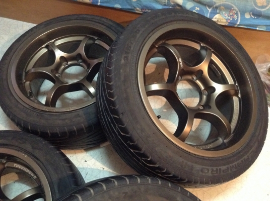 แม็กRGDขอบ17นิ้ว6รูกะบะพร้อมยาง215/50/17ปี13 ลดราคาด่วน