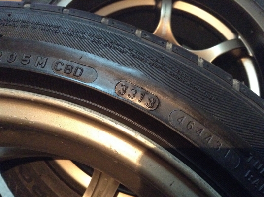 แม็กRGDขอบ17นิ้ว6รูกะบะพร้อมยาง215/50/17ปี13 ลดราคาด่วน