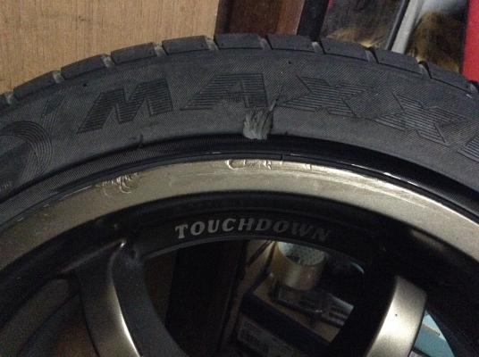 แม็กRGDขอบ17นิ้ว6รูกะบะพร้อมยาง215/50/17ปี13 ลดราคาด่วน