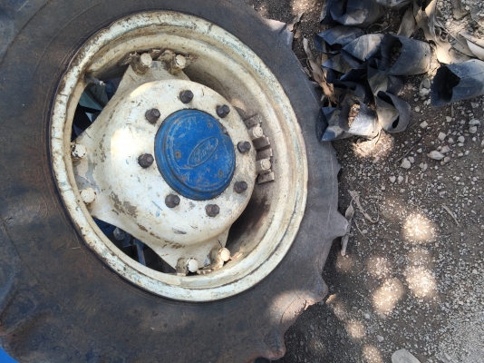 ขายFORD 7610 2เพลา สภาพพร้อมใช้ อุปกรณ์2ชิ้นติดรถ