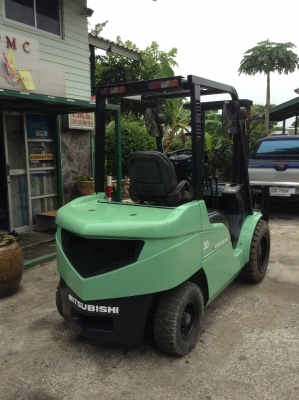 +++ ขายโฟล์คลิฟท์  MITSUBISHI  FD30   รุ่นใหม่  ขนาด  3  ตัน  เครื่องยนต์ดีเซล  เสา  3  เมตร  เกียร์ธรรมดา  ยางลมครับ