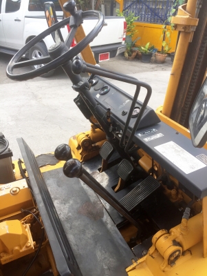 -:-*&bull;*ข า ย ร ถ ย ก นำ เ ข้ า*&bull;*-:-KOMATSU FD25-10 เครื่องดีเซล เสาสูง3เมตร เกียร์ธรรมดา สนใจติดต่อ083-062-0223/098-329-9549(ปอนด์)