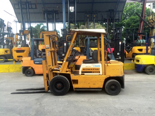 -:-*&bull;*ข า ย ร ถ ย ก นำ เ ข้ า*&bull;*-:-KOMATSU FD25-10 เครื่องดีเซล เสาสูง3เมตร เกียร์ธรรมดา สนใจติดต่อ083-062-0223/098-329-9549(ปอนด์)