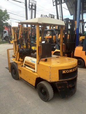-:-*&bull;*ข า ย ร ถ ย ก นำ เ ข้ า*&bull;*-:-KOMATSU FD25-10 เครื่องดีเซล เสาสูง3เมตร เกียร์ธรรมดา สนใจติดต่อ083-062-0223/098-329-9549(ปอนด์)