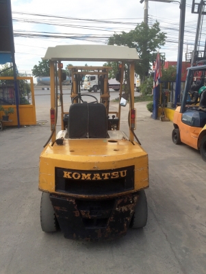 -:-*&bull;*ข า ย ร ถ ย ก นำ เ ข้ า*&bull;*-:-KOMATSU FD25-10 เครื่องดีเซล เสาสูง3เมตร เกียร์ธรรมดา สนใจติดต่อ083-062-0223/098-329-9549(ปอนด์)