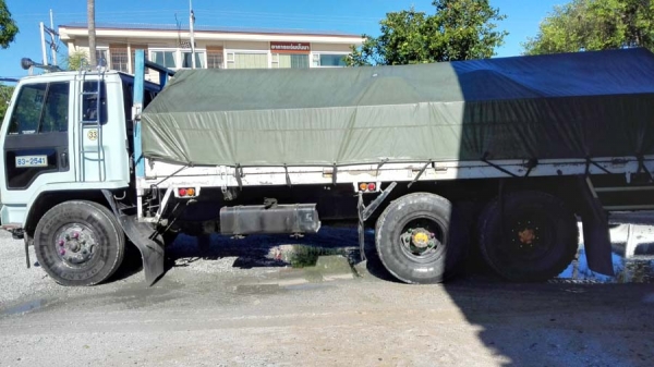 สิบล้อมือสองเพลาเดียว,Isuzu Rocky 195 เดิมๆ ห้างแท้,ปี 42 ,คัสซีสวย,ยางเต็ม,ทีฟฟี้,พาวเวอร์