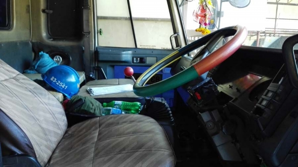 สิบล้อมือสองเพลาเดียว,Isuzu Rocky 195 เดิมๆ ห้างแท้,ปี 42 ,คัสซีสวย,ยางเต็ม,ทีฟฟี้,พาวเวอร์