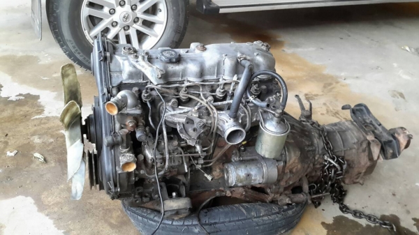 ขายเครื่องเกียร์ฮีโร้ ยี่ห้อTOYOTA   พร้อมใบคุมเครื่อง สภาพดี