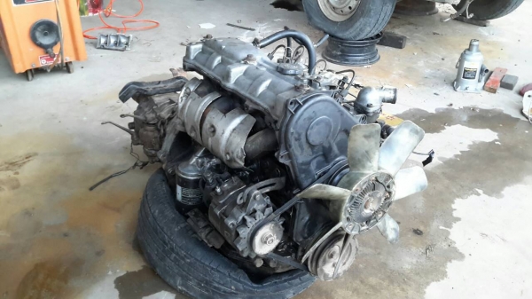 ขายเครื่องเกียร์ฮีโร้ ยี่ห้อTOYOTA   พร้อมใบคุมเครื่อง สภาพดี