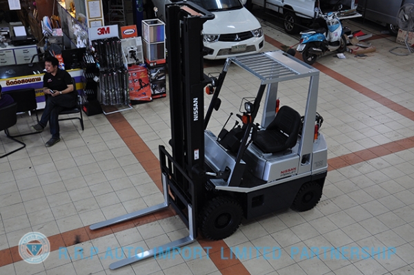 ขายรถโฟล์คลิฟท์มือสอง NISSAN รุ่น H01 ราคา165,000 บาทนำเข้าจากประเทศญี่ปุ่น 100\% ไม่เคยใช้งานในประเทศไทย