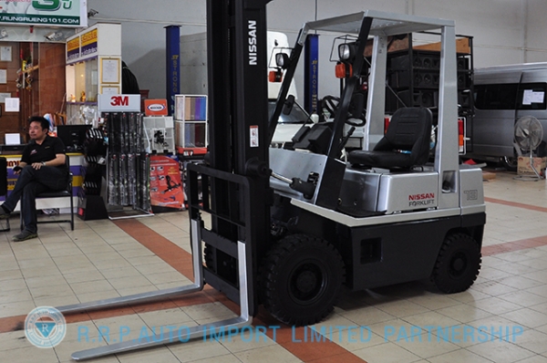ขายรถโฟล์คลิฟท์มือสอง NISSAN รุ่น H01 ราคา165,000 บาทนำเข้าจากประเทศญี่ปุ่น 100\% ไม่เคยใช้งานในประเทศไทย