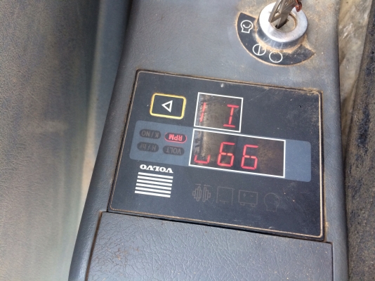 ขายด่วน VOLVO 210BLC ไฟฟ้าครบ ขายด่วน VOLVO 210BLC ไฟฟ้าครบ