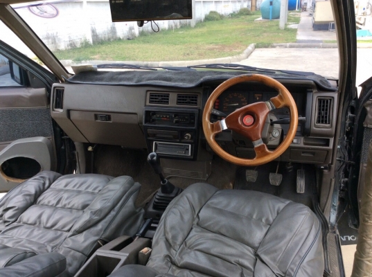 ขายรถนิสสัน บิ๊กเอ็มแวน ปี90 เครื่องดีเซล TD25 เกียร์ธรรมดา เพาเวอร์ ภายในสวยเดิมๆสะอาด แอร์เย็น ตัวถังสวยสีเงาสวย ลอนกระบะหลังสวย คัสซีสวยไม่มีผุ ห้องเครื่องเดิม เครื่องแน่น ช่วล่างดี ยางดี รถขับดีครับ ใช้งานได้เลยครับ ขายถูก ขายรถนิสสัน บิ๊กเอ็มแวน ปี90 เครื่องดีเซล TD25 เกียร์ธรรมดา เพาเวอร์ ภายในสวยเดิมๆสะอาด แอร์เย็น ตัวถังสวยสีเงาสวย ลอนกระบะหลังสวย คัสซีสวยไม่มีผุ ห้องเครื่องเดิม เครื่องแน่น ช่วล่างดี ยางดี รถขับดีครับ ใช้งานได้เลยครับ ขายถูก