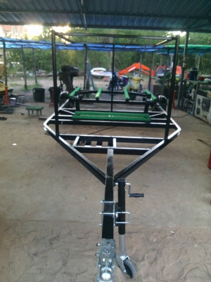 ขายถูกเทเลอร์ใหม่เอี่ยม ยังไม่เคยใช้งาน ใส่Jetได้3ลำ หรือจะแปลงใส่เรือ17-18ฟุตก็สบาย อุปกรณ์ใหม่หมดทุกชิ้น 28,000 บาท