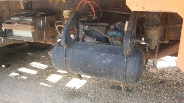 รถนิสสัน 10 ล้อ ท้ายลาด CW41M   เปลื่ยนเครื่อง 260 แรงม้า.   สนใจติดต่อ  081 - 6079515