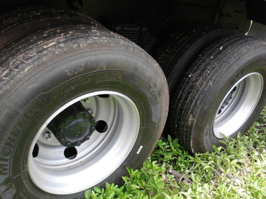 รถอีซูซุ 10 ล้อดั้ม FXZ 360 แรงม้า. ปี 58  ( รถวิ่ง 8,xx กว่า กม. )  , ( ขายแม่ , ลูก. )      สนใจติดต่อ  081 - 6079515