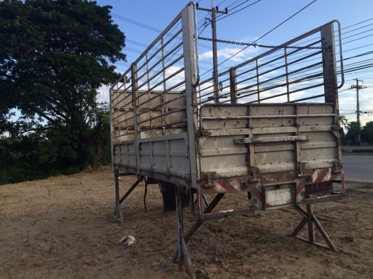 ขาย กระบะ 6 ล้อ  5.50 m.    ราคา 48,000 ฿.