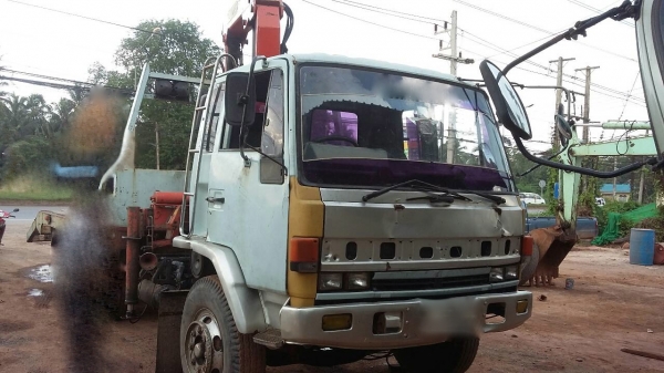 รถอีซูซุ 10 ล้อ ท้ายลาด  /  ติดเฮียบ 3 ตัน.  FXZ 210 แรงม้า. ปี 33   สนใจติดต่อ  081 - 6079515