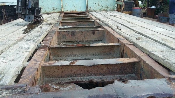 รถอีซูซุ 10 ล้อ ท้ายลาด  /  ติดเฮียบ 3 ตัน.  FXZ 210 แรงม้า. ปี 33   สนใจติดต่อ  081 - 6079515