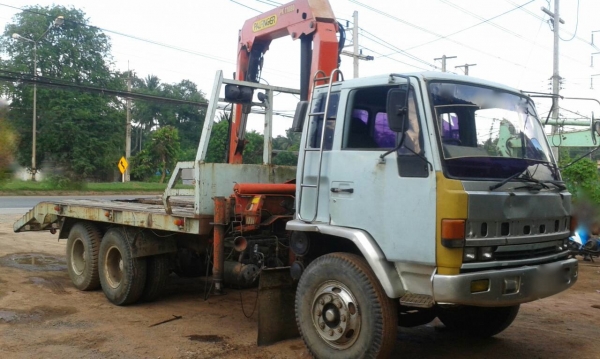 รถอีซูซุ 10 ล้อ ท้ายลาด  /  ติดเฮียบ 3 ตัน.  FXZ 210 แรงม้า. ปี 33   สนใจติดต่อ  081 - 6079515