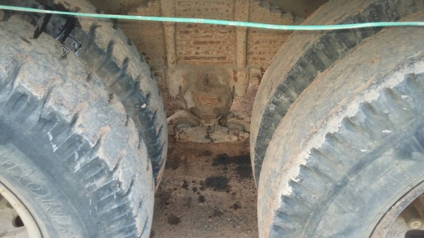 รถอีซูซุ 10 ล้อ ท้ายลาด  /  ติดเฮียบ 3 ตัน.  FXZ 210 แรงม้า. ปี 33   สนใจติดต่อ  081 - 6079515