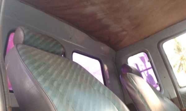 รถอีซูซุ 10 ล้อ ท้ายลาด  /  ติดเฮียบ 3 ตัน.  FXZ 210 แรงม้า. ปี 33   สนใจติดต่อ  081 - 6079515