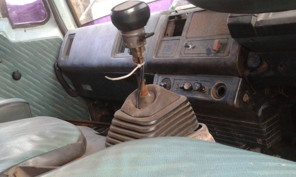 รถอีซูซุ 10 ล้อ ท้ายลาด  /  ติดเฮียบ 3 ตัน.  FXZ 210 แรงม้า. ปี 33   สนใจติดต่อ  081 - 6079515