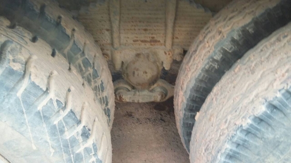 รถอีซูซุ 10 ล้อ ท้ายลาด  /  ติดเฮียบ 3 ตัน.  FXZ 210 แรงม้า. ปี 33   สนใจติดต่อ  081 - 6079515