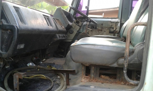 รถอีซูซุ 10 ล้อ ท้ายลาด  /  ติดเฮียบ 3 ตัน.  FXZ 210 แรงม้า. ปี 33   สนใจติดต่อ  081 - 6079515