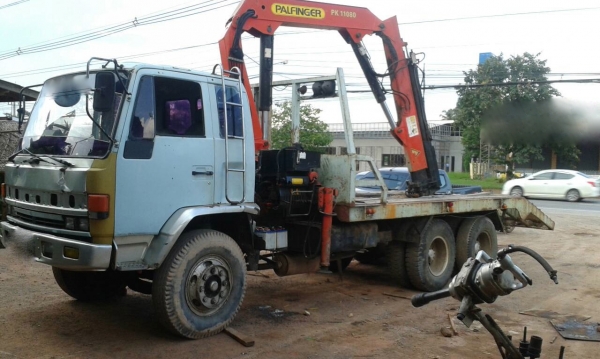 รถอีซูซุ 10 ล้อ ท้ายลาด  /  ติดเฮียบ 3 ตัน.  FXZ 210 แรงม้า. ปี 33   สนใจติดต่อ  081 - 6079515