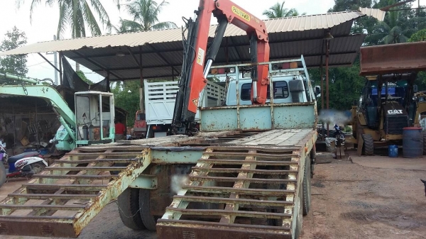 รถอีซูซุ 10 ล้อ ท้ายลาด  /  ติดเฮียบ 3 ตัน.  FXZ 210 แรงม้า. ปี 33   สนใจติดต่อ  081 - 6079515