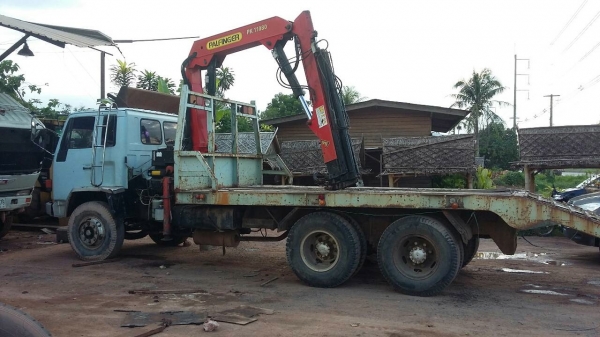 รถอีซูซุ 10 ล้อ ท้ายลาด  /  ติดเฮียบ 3 ตัน.  FXZ 210 แรงม้า. ปี 33   สนใจติดต่อ  081 - 6079515