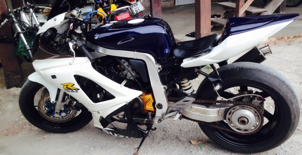 ขายsusuki gsx r7 400cc ขาย70000 ทะเบียนแท้เล่มเขียว พร้อมโอนภาษีหมด59