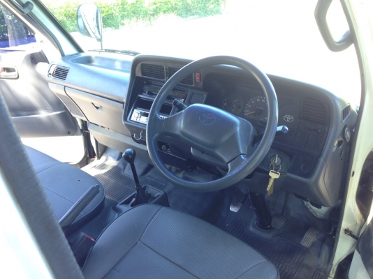 **** ขายรถตู้ ปี2000 สีเดิมๆเบาๆเครื่องดี ****