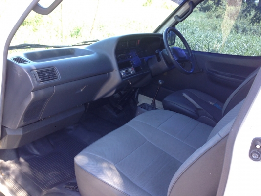 **** ขายรถตู้ ปี2000 สีเดิมๆเบาๆเครื่องดี ****