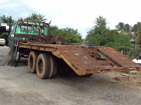 ขายรถบรรทุก 10 ล้อเทรลเลอร์ NISSAN UD 220 แรงม้า 2 เพลาสโลว์ดึง ราคา 470000