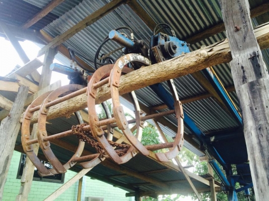 ขายเครื่องคีบอ้อยสำหรับรถแทรกเตอร์FORD สภาพดีมาก พร้อมใช้งาน