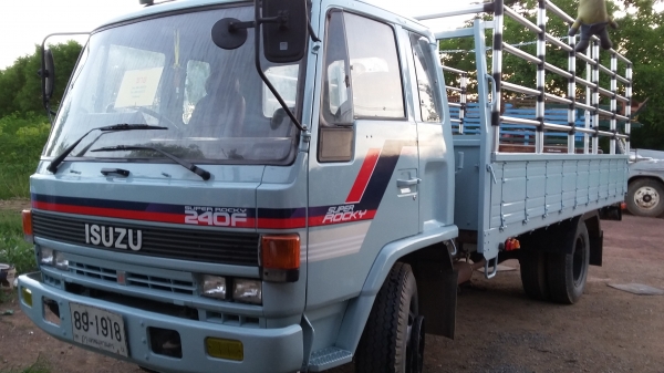 ขายหกล้อใหญ่ยาง900 อีซูสุ ร็อกกี้ 165 แรงม้า สภาพสวยพร้อมใช้