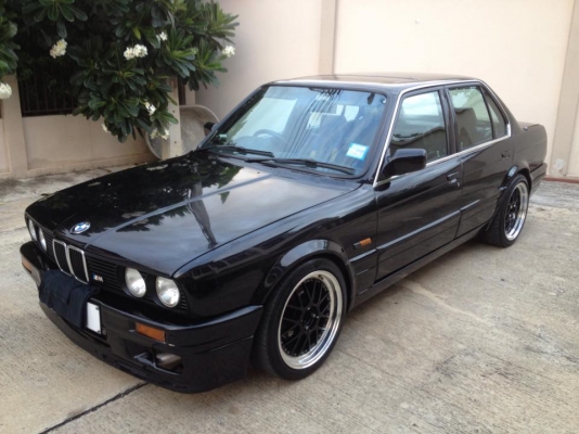 ขายbmw e30 สีดำ4ประตู ไฟท้าย3ชั้น ดิสเบรค4ล้อ แอร์เย็น เซ็นทรัลล็อค ซันรูฟไฟฟ้า พวงมาลัยพาวเวอร์ กระจกไฟฟ้า ไฟหน้าซีนอนสีชา ทะเบียนเต็มพร้อมโอน กทม 1)วิทยุpioneer cd-usb ลำโพง4ตัว  2)พวงมาลัยเปาเล็กbmw โลโก้Mเล็กแท้ติดกะจังหน้า 3)เกจวัดบูสblitz ทามเมอร์fe