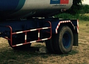 ขายราคา 365,000บ ลูกพ่วง 2เพา บรรทุกน้ำมัน 15,000ลิต สภาพดีสวย ยางเต็ม จดทะเบียน ปี40 พร้อมโอน