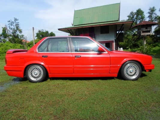 BMW e30 Classic car BMW e30 Classic car