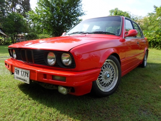 BMW e30 Classic car BMW e30 Classic car