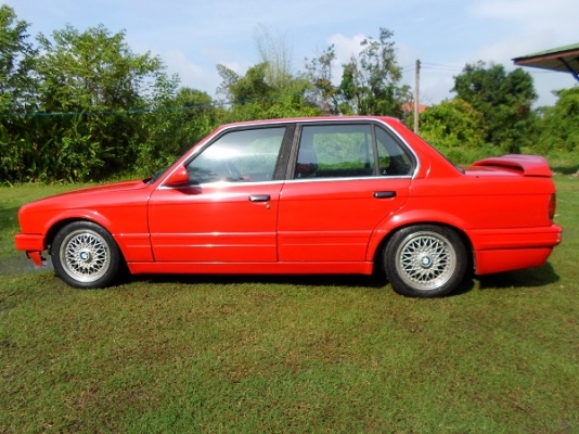BMW e30 Classic car BMW e30 Classic car