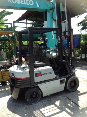 +++ ขายโฟล์คลิฟท์  KOMATSU FG15-15  ขนาด  1.5  ตัน  เครื่องยนต์เบนซิน  ติดแก๊ส  เสา  3  เมตร  เกียร์ธรรมดา  ยางตัน