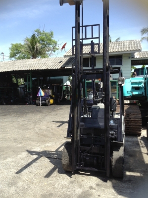 +++ ขายโฟล์คลิฟท์  KOMATSU FG15-15  ขนาด  1.5  ตัน  เครื่องยนต์เบนซิน  ติดแก๊ส  เสา  3  เมตร  เกียร์ธรรมดา  ยางตัน