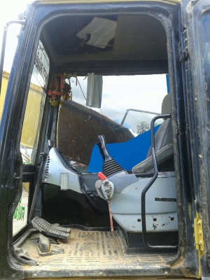 ขายรถแบคโฮ KOMATSU PC200-7 เอกสารอินวอย 14000 ชม.ราคา 1300000