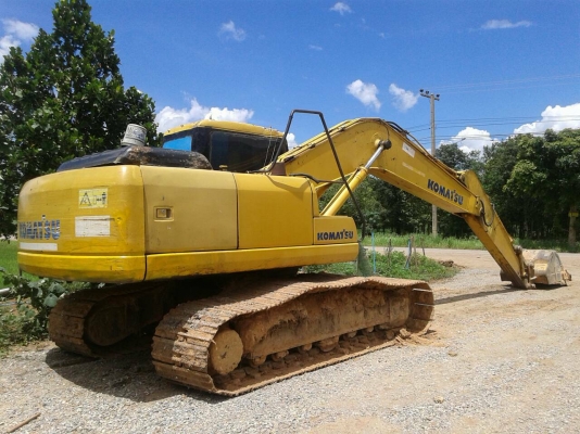 ขายรถแบคโฮ KOMATSU PC200-7 เอกสารอินวอย 14000 ชม.ราคา 1300000