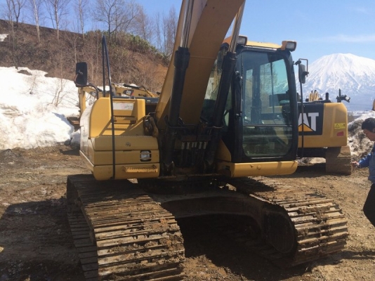 ขาย CAT 320D เก่าญี่ปุ่นสภาพดี แทร็ก800mm. พร้อมใช้งาน ติดต่อ 098-246-3778 , 089-026-8275 น๊อค