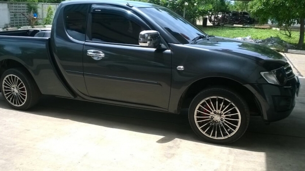 ขายแม็ก18 พร้อมยาง 225/45/18ยางปี14ใหม่ยางใหม่มากใชัได้ยาวเลยขาย19500 กฤษดา087-1691151